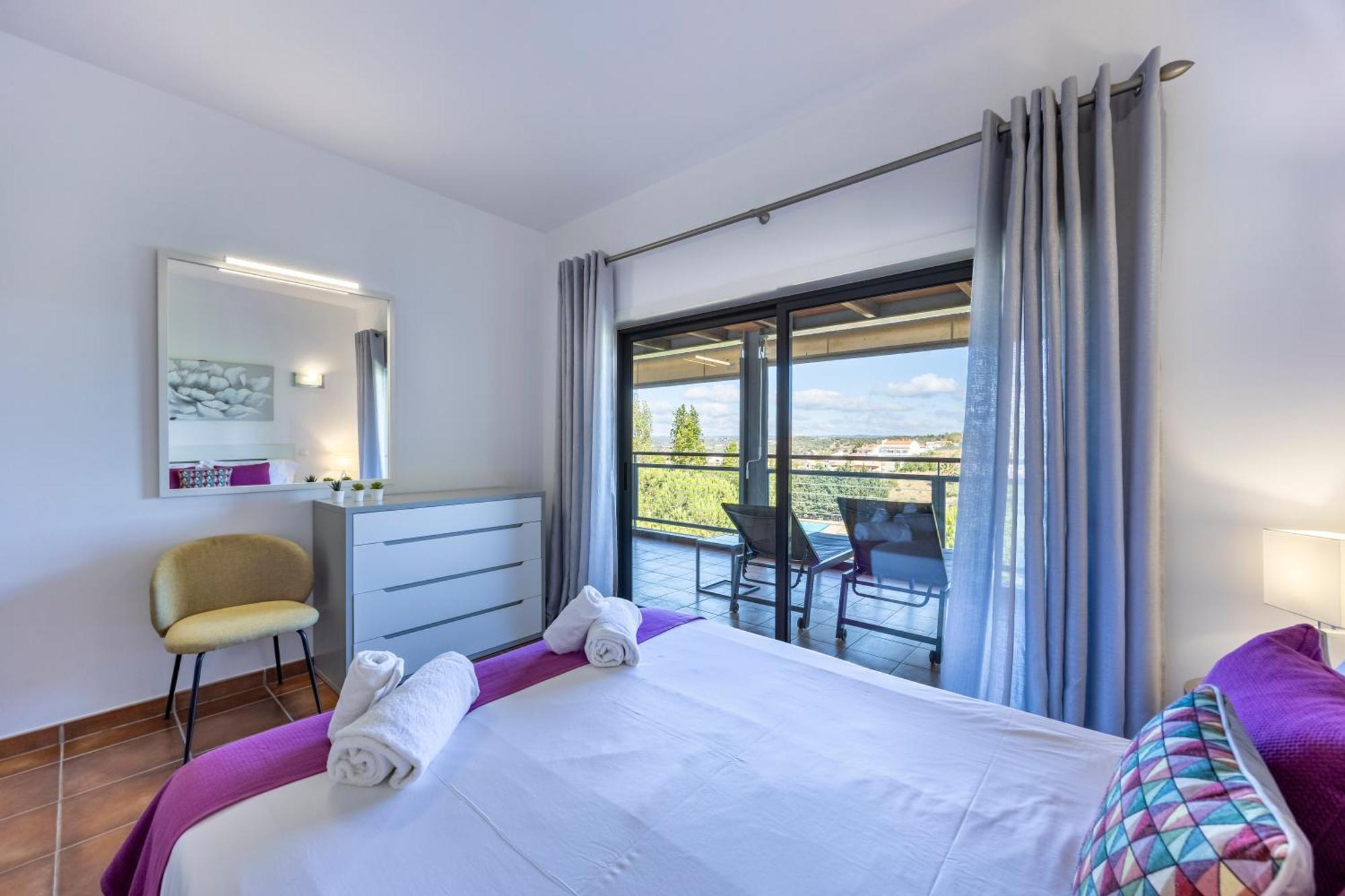 Spacious Two Bedroom Marina Park *